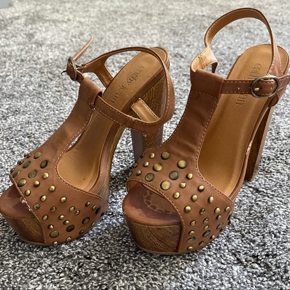Platform Heels - Picture 4 of 9